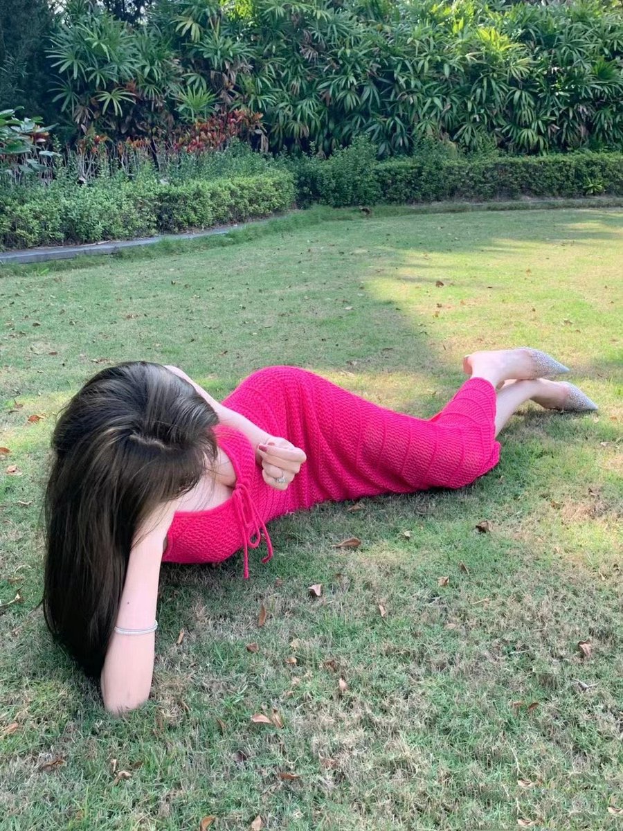 Mar667920's tweet photo. 大家猜一个谜语，什么东西你每天都尝，但就是不吃🤔
#女神 https://t.co/BWqzpomZoj