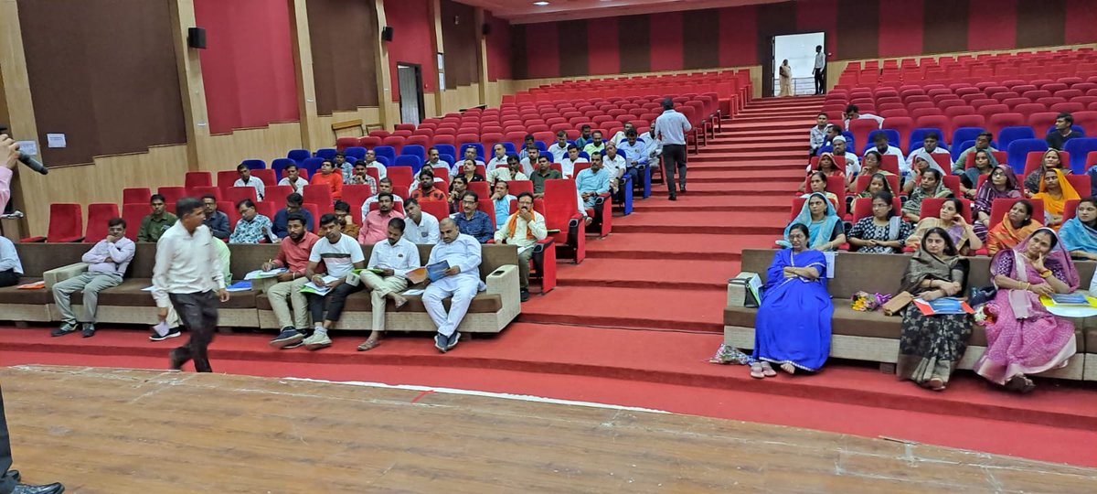 AIILSG Bhopal in association with the Urban Administration and Development Department of M.P. Government conducted a district-level capacity building training program for the elected representatives of ULBs from 11 July,2023 at Dhar district. #councilortraining #July2023