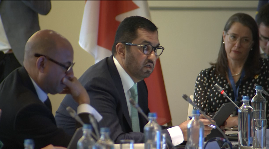 BertDeWel's tweet photo. Dr. Jabeer @COP28_UAE presents #UAE plan for #COP28 #MOCA: clear on #urgency and need to 'disrupt business as usual'. But, NOTHING on #JustTransitionWorkProgramme, NO mention of WORKERS and TRADE UNIONS 😟

To protect livelyhoods you need a labour focussed #JustTransition! 👷‍♀️👷🏼👷🏿 https://t.co/QSgEOzYQ5p