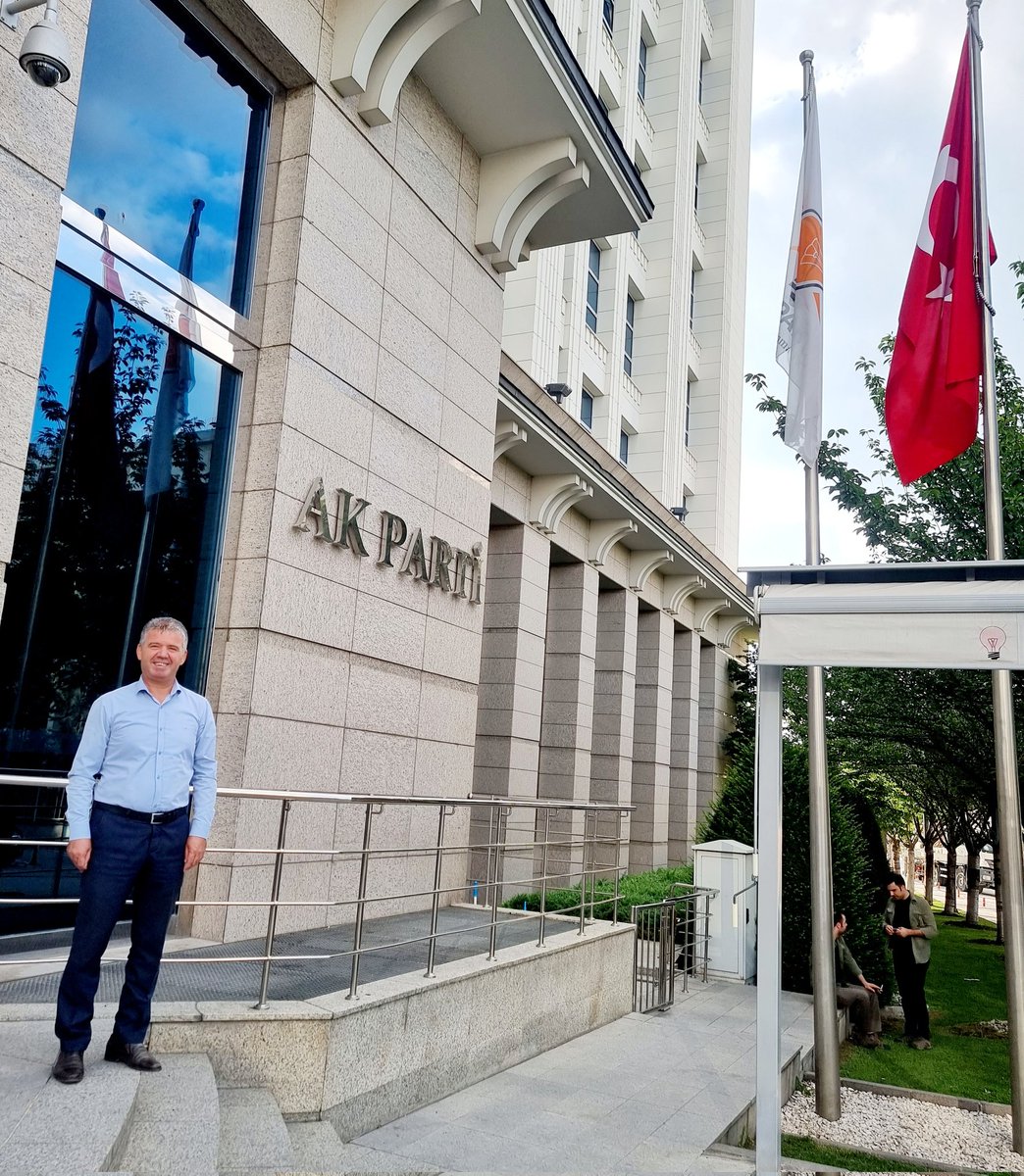 harununuvar001's tweet photo. Güneşli ama serin bir #Ankara gününde, #Evimizde Ak Parti Genel Merkezindeyiz. @RTErdogan @omerrcelik @jsarieroglu @ahmetzenbilci @KaramikSunay @abdullahdogru01 @farukaytek @GulsoySeydi @MSErdinc @Tamer_Dagli @mehmetay01 @SamiOzsoy @karatascandan @sevilcan8 @DoganerHakk https://t.co/zzcagpVL2W