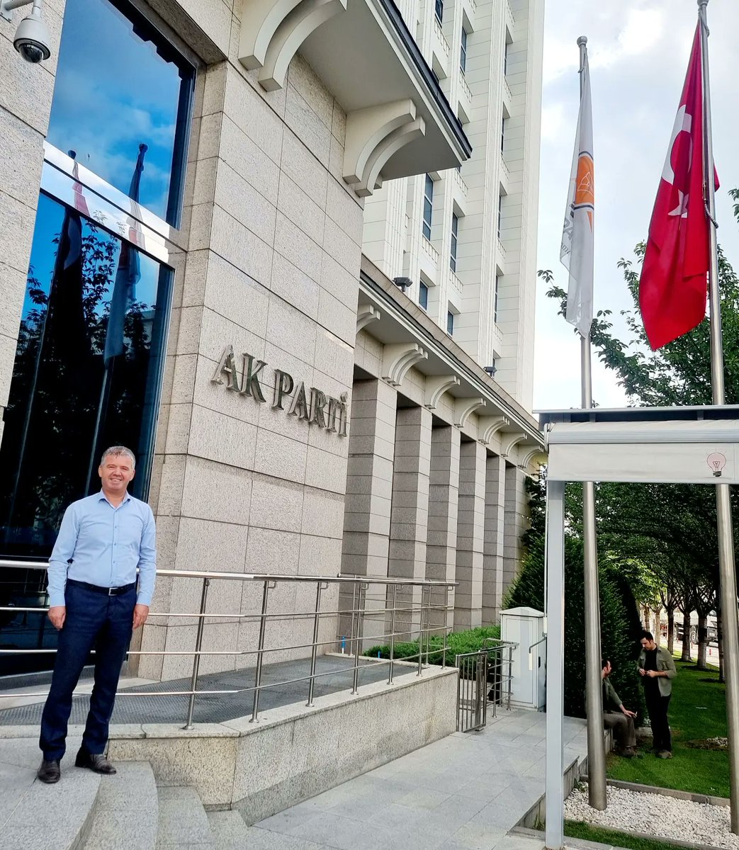 harununuvar001's tweet photo. Güneşli ama serin bir #Ankara gününde, #Evimizde Ak Parti Genel Merkezindeyiz. @RTErdogan @omerrcelik @jsarieroglu @ahmetzenbilci @KaramikSunay @abdullahdogru01 @farukaytek @GulsoySeydi @MSErdinc @Tamer_Dagli @mehmetay01 @SamiOzsoy @karatascandan @sevilcan8 @DoganerHakk https://t.co/zzcagpVL2W