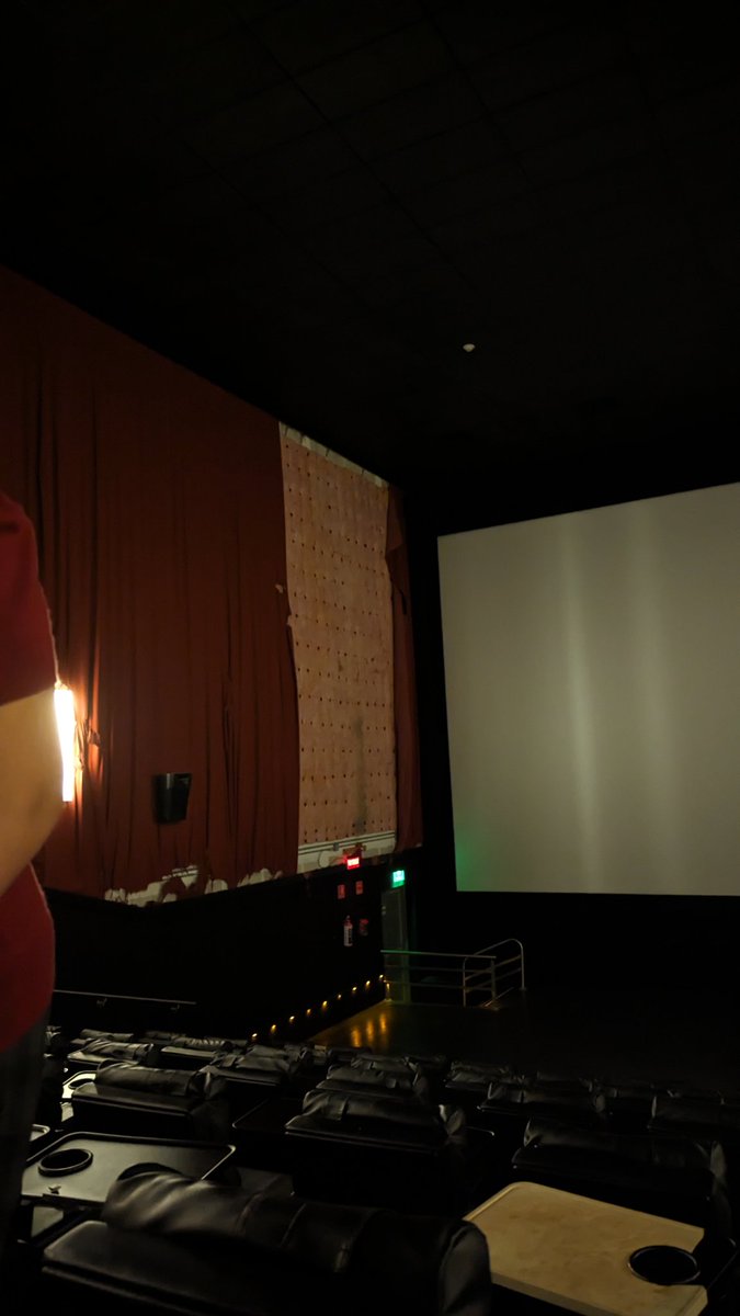 jmlizarraga's tweet photo. Pues la pellcula bien pero vayan a verla a Cinépolis. En @Cinemex de city Center en #villahermosa #tabasco #méxico parece que bombardearon. 100 pesos por verla en Ucrania. Y no me contestan  #MissionImpossible #MisionImposible https://t.co/rThFnyVz2D