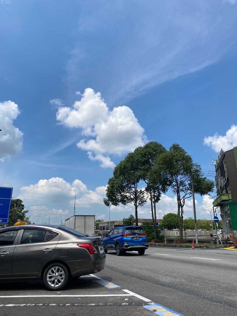 CescDidie's tweet photo. Nice weather..mendung and sejuk😉 https://t.co/RlMS54DeyA