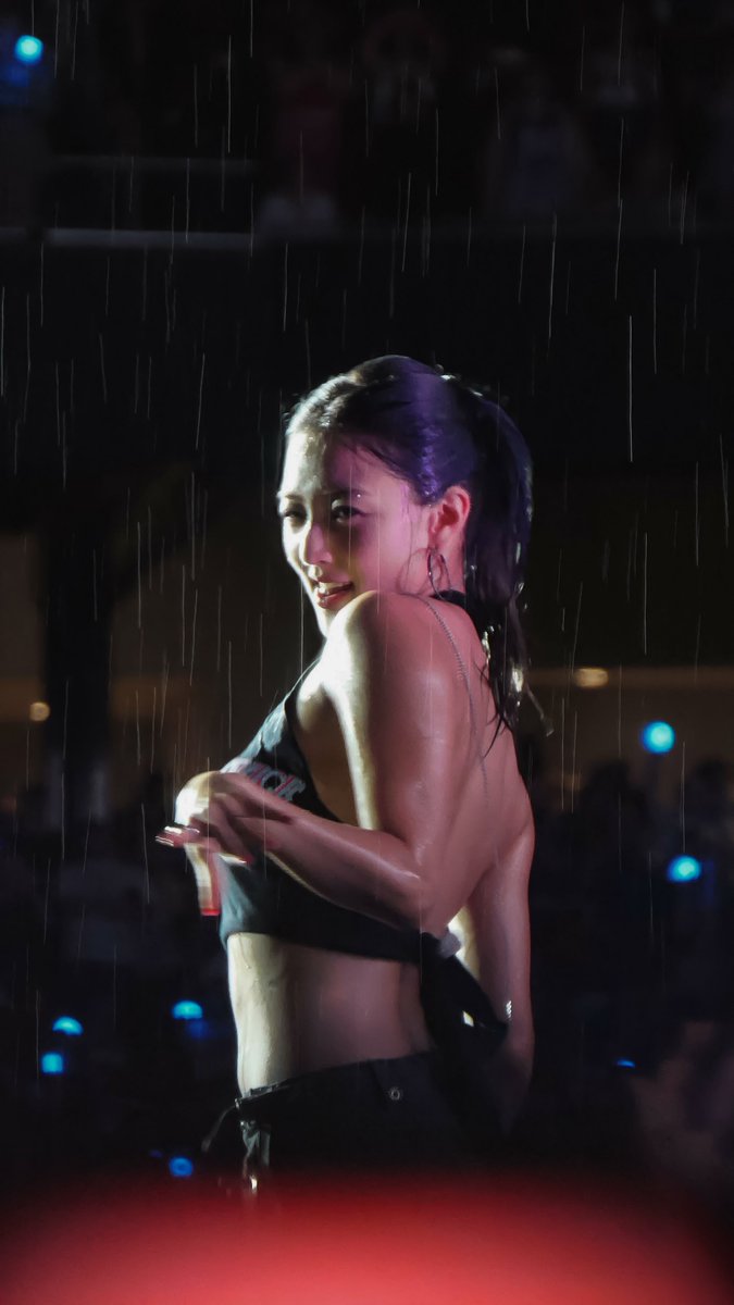 noshame_inlife's tweet photo. 230709 

different in the rain pt.3

#TWICE_5TH_WORLD_TOUR 
#TWICE_5TH_WORLD_TOUR_IN_ATLANTA #TWICE_5TH_WORLD_TOUR_ATLANTA  #READYTOBE_IN_ATLANTA #TWICEinAtlanta #TWICE #JIHYO https://t.co/5xLSRnH8Yb