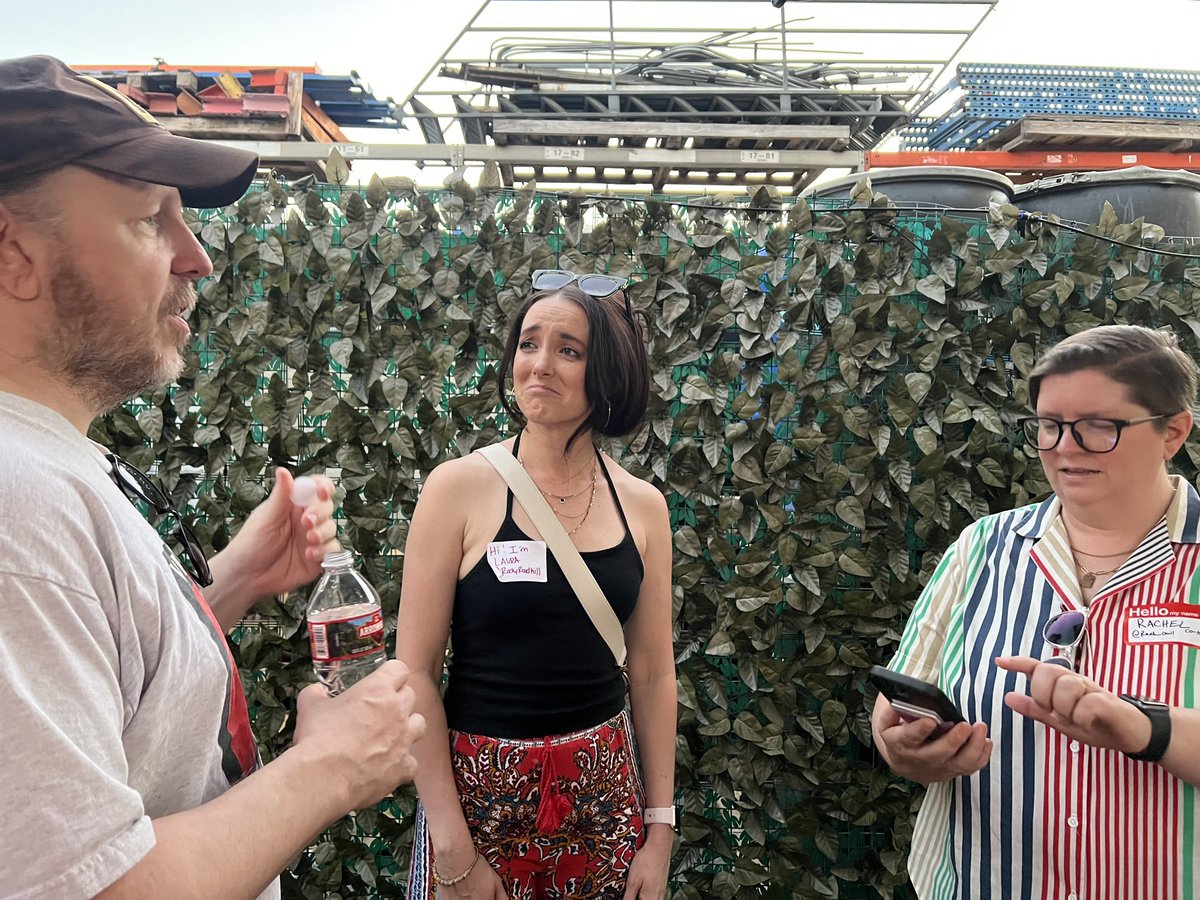 ValleyWritersMU's tweet photo. Thanks to everyone who joined us tonight at #valleywritersmeetup - what do you think of the new location!!?? Also, a host photo by our staff photographer @DinahPalmisano https://t.co/Vnf0sDXSSo