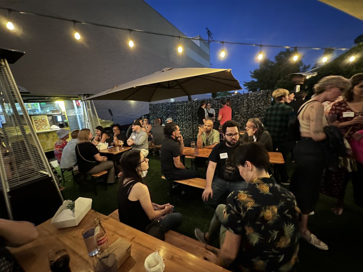 ValleyWritersMU's tweet photo. Thanks to everyone who joined us tonight at #valleywritersmeetup - what do you think of the new location!!?? Also, a host photo by our staff photographer @DinahPalmisano https://t.co/Vnf0sDXSSo