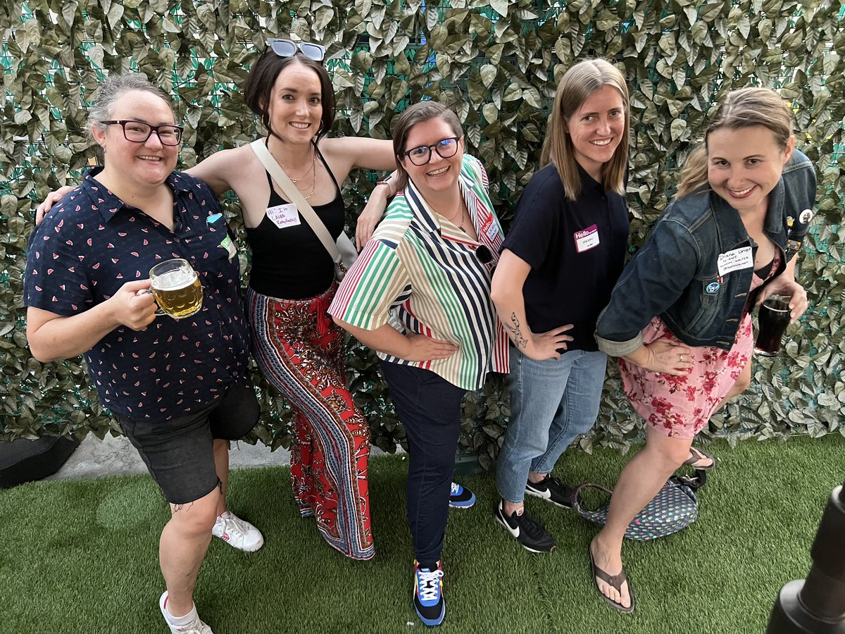 ValleyWritersMU's tweet photo. Thanks to everyone who joined us tonight at #valleywritersmeetup - what do you think of the new location!!?? Also, a host photo by our staff photographer @DinahPalmisano https://t.co/Vnf0sDXSSo