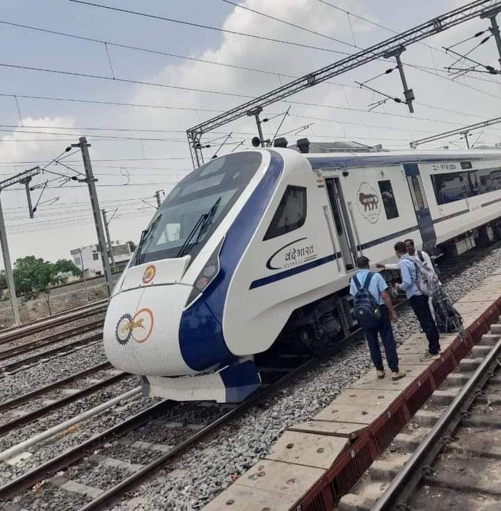 ASHOKJH19583170's tweet photo. @PMOIndia 
@RailMinIndia 
सर जी कृपया हावड़ा/sealdah एवं नई दिल्ल��  से जयनगर तक वन्दे भारत ट्रेन परिचालन की आवश्यकताओं पर गौर करे और उक्त ट्रेन परिचालन कर नेपाल, मिथिला, भारत के व्यापारिक,सांस्कृतिक एकता को मजबूती प्रदान कर मिथिलावासियों की भावनाओं का आदर करें https://t.co/XYjeff2ltZ