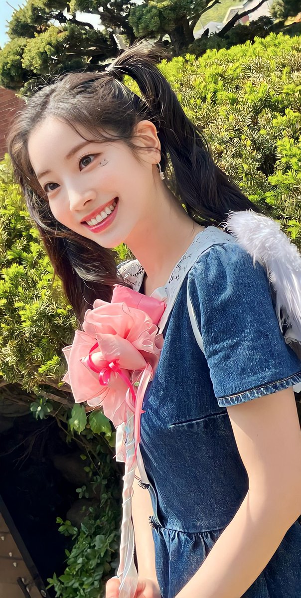 DAHYUN__0528T's tweet photo. ㊗️当選やった🎉
授業やったから載せるの遅れた笑笑
まじで嬉しすぎてやばい！！手震えた爆笑
めちゃくちゃ不安やったけどトイレで当選みて泣きかけた爆笑😭
嬉しすぎて韓国語の授業なんも頭に入ってこやんかった爆笑
しかも‼️誕生日前‼️
誕生日プレゼントありがとう ‼️‼️#TWICEHareHare #Dahyun #다현 https://t.co/LNCL34oT4T