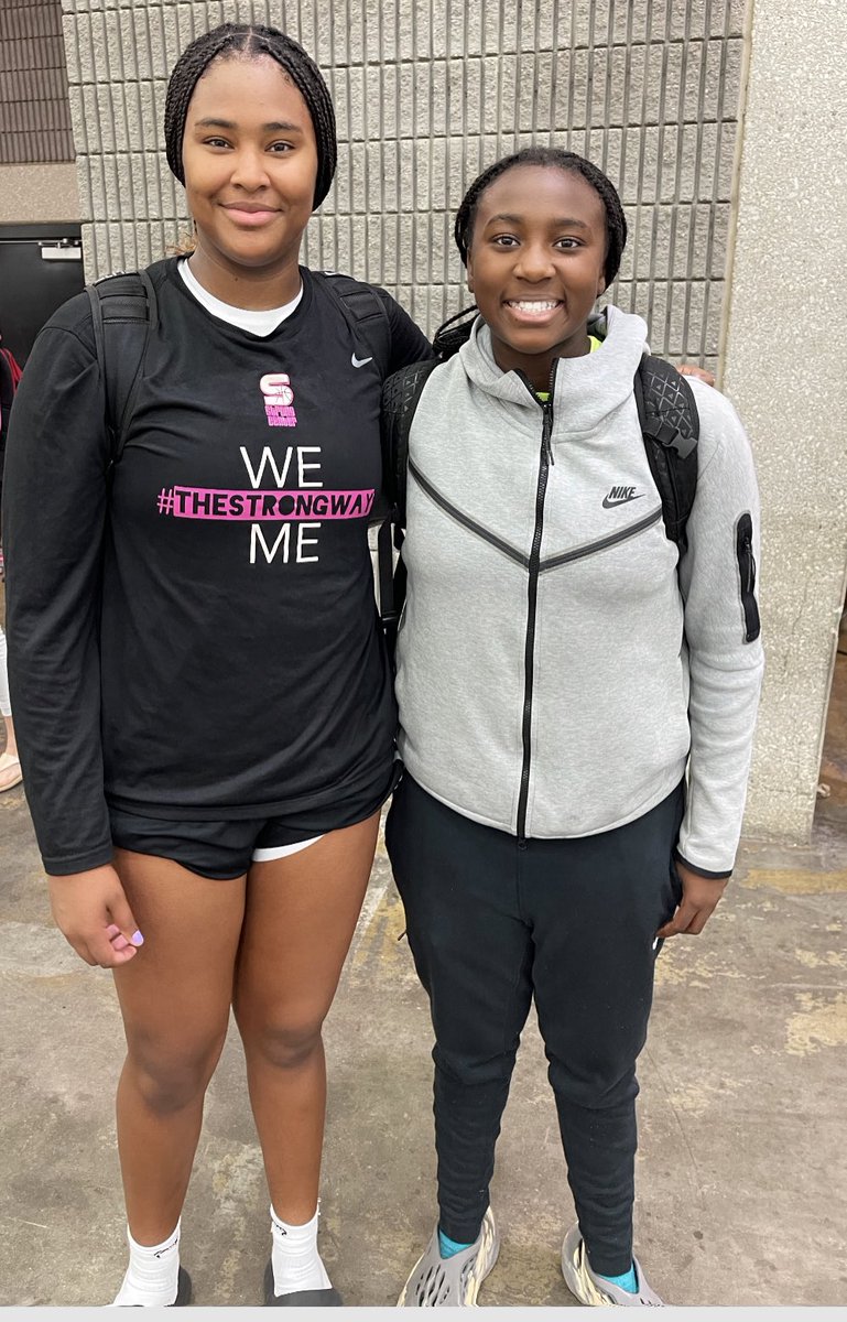 Made a great connection with the #2 player in the 2024 class! @thesarahstrong is so nice! I can’t wait to follow your career! Good luck!