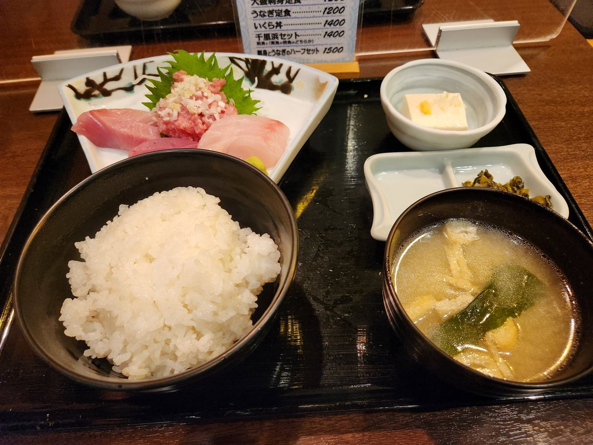 JecMegane's tweet photo. 贅沢ごはーん https://t.co/SGGeNtz7IY