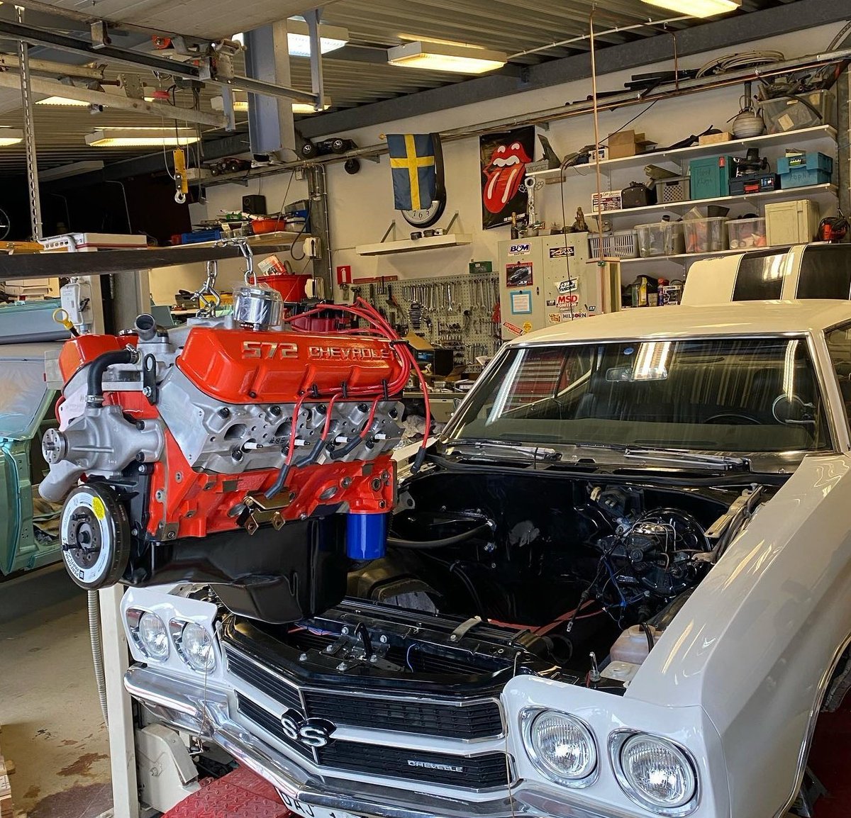 kmandei3's tweet photo. Rarely see #Chevrolet Heart ❤️ Transplant... #HeartBeatOfAmerica https://t.co/vmciZ54YDh