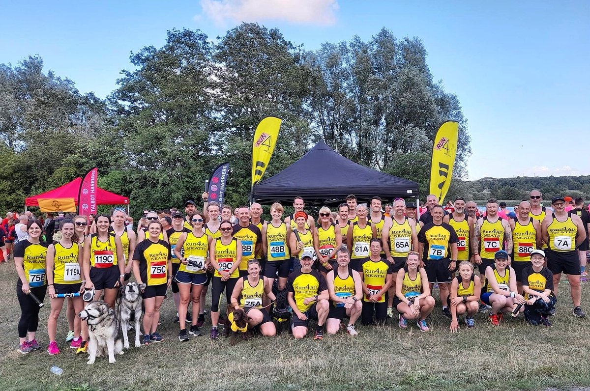 Cosmeston relays! What a fastastic evening for the club with so many new and old runners in their yellow and black. Gutsy efforts on show by all plus the typical Run4all banter and spirit! 🖤💛

#run4allneath #cosmestonrelay #cosmeston #relayrace #race #welshathletics