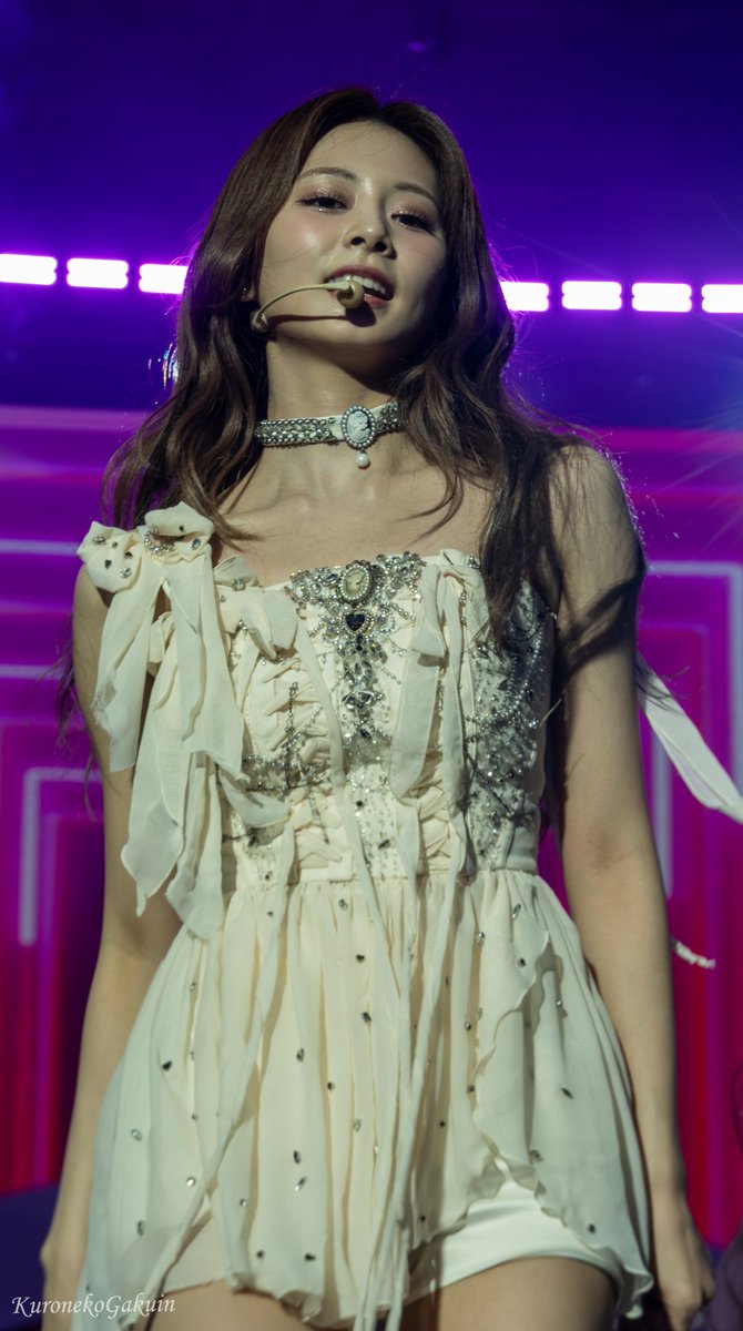 tzuarchives's tweet photo. chou tzuyu, epitome of beauty. https://t.co/t8oxvnCiBG