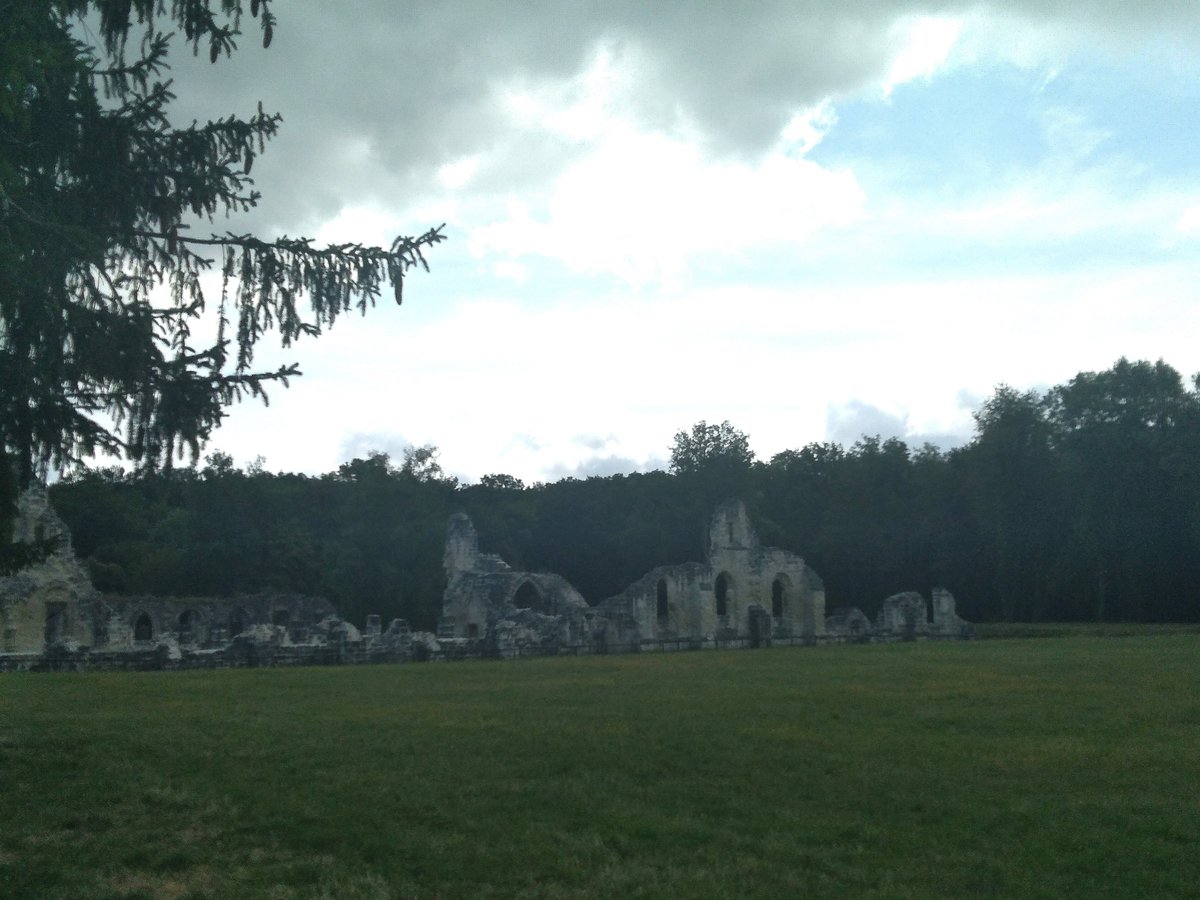elwoth's tweet photo. Ruins as #seenonmyrun https://t.co/cvlgVpFI72