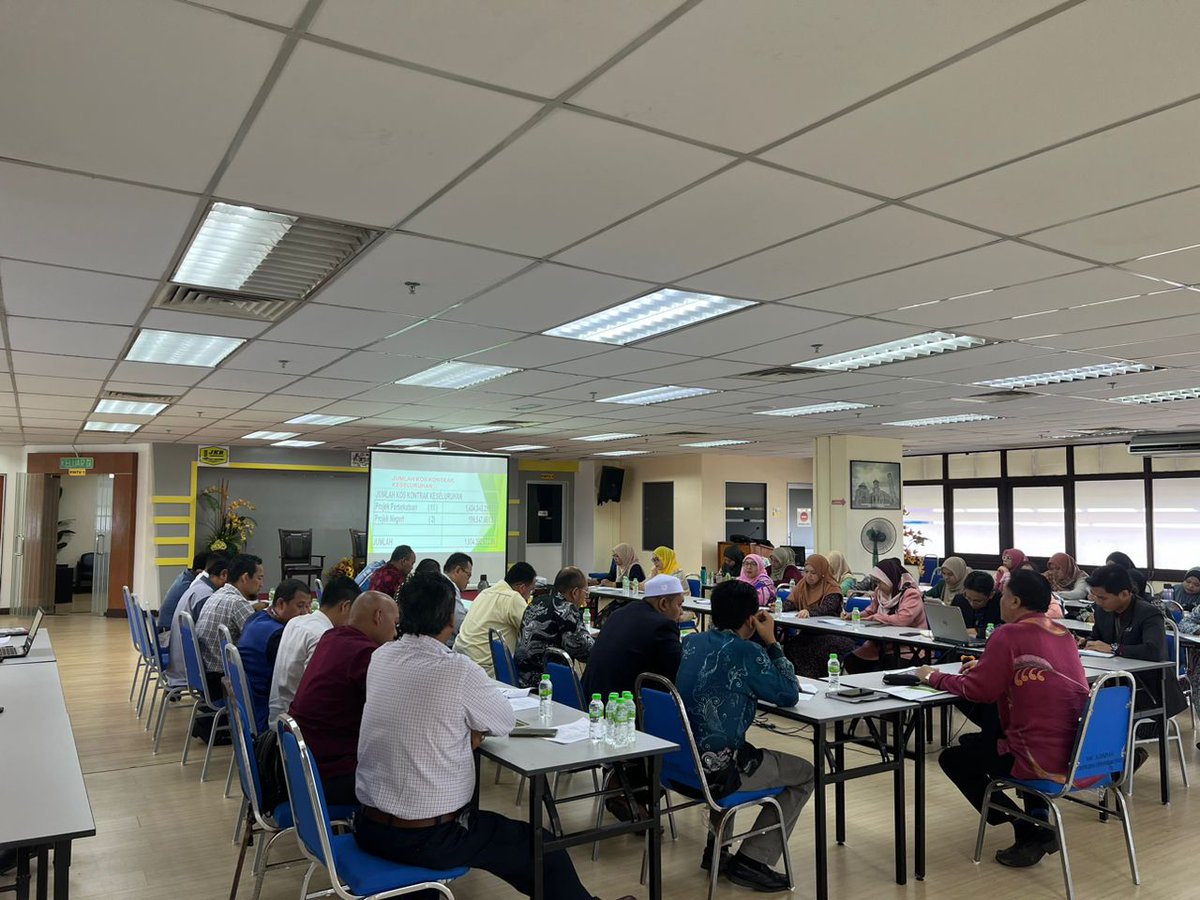 PasukanProjekTrg (@teamprojektrg) on Twitter photo Mesyuarat Pemantauan bil.5/23 bagi projek dibawah seliaan Pasukan Projek Persekutuan Terengganu yg dipengerusi oleh PBKP <a href="/IrhjNapi/">Ir.Hj.MohdNapi</a> .
#PPPNT #BerJasaKepadaRakyat #JKR <a href="/Azha_Mustapha/">Azhar Mustapha</a> <a href="/Ir_Erie/">Erie Husairrie</a> <a href="/hafiezPPK1_JKR/">Ir. Mohd Hafiz Bin Yahya</a> <a href="/mohd_shamre/">Mohd Shamre</a> Mesyuarat Pemantauan bil.5/23 bagi projek dibawah seliaan Pasukan Projek Persekutuan Terengganu yg dipengerusi oleh PBKP <a href="/IrhjNapi/">Ir.Hj.MohdNapi</a> .
#PPPNT #BerJasaKepadaRakyat #JKR <a href="/Azha_Mustapha/">Azhar Mustapha</a> <a href="/Ir_Erie/">Erie Husairrie</a> <a href="/hafiezPPK1_JKR/">Ir. Mohd Hafiz Bin Yahya</a> <a href="/mohd_shamre/">Mohd Shamre</a>