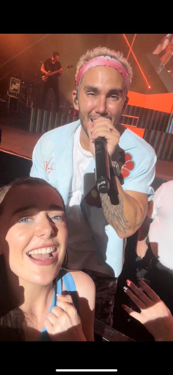 LMFAO MY FACE BC I WAS SINGING