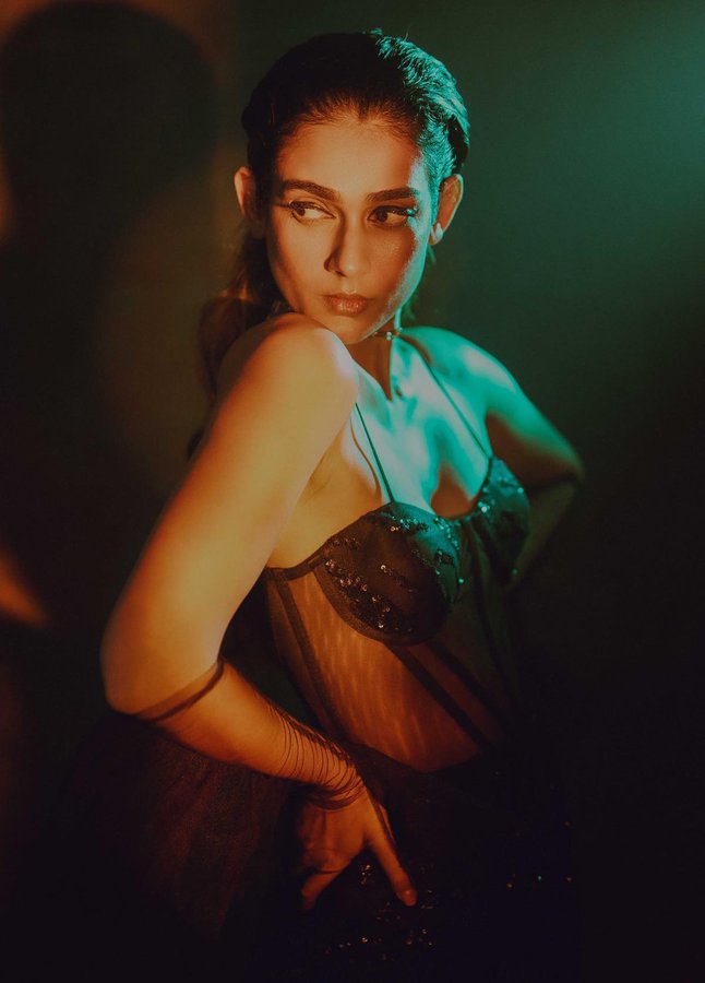 F05I-k5WYAEOFB2?format=jpg&name=900x900