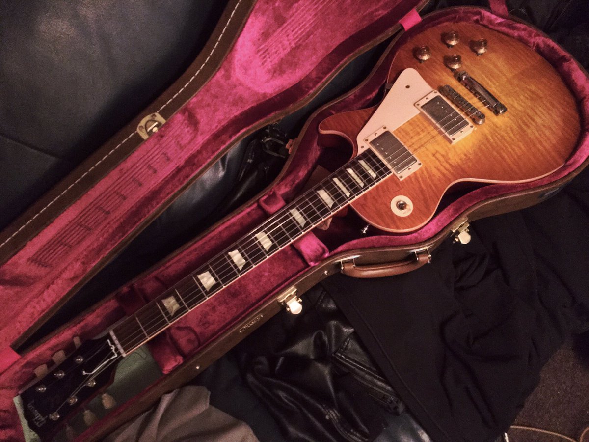 Im having a passionate love affair with my Gibson Custom Shop Historic Les Paul …

Just had one of those sessions you bought a Les Paul for in the first place. Absolute perfection … 

#Gibson #GibsonCustomShop #Historic #LesPaul