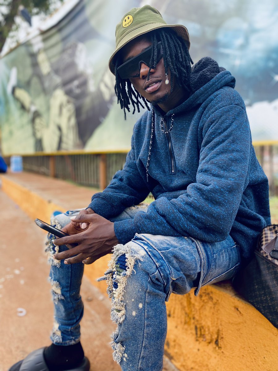 TomDeeUg tweet media