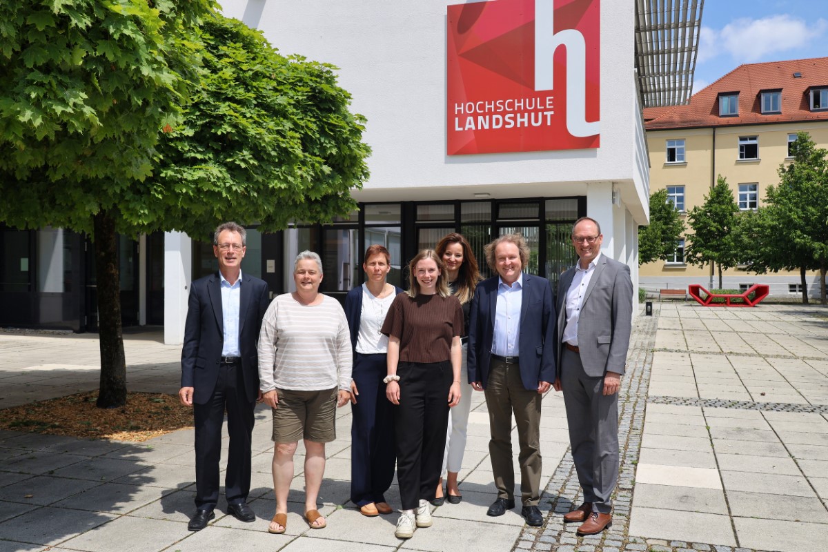 Vorsitzender des Gesundheitsausschusses besucht Hochschule Landshut

Der Mangel an Arbeitskräften im Gesundheitswesen ist sicht- und greifbar. Ein Baustein der Lösung ist ein wohnortnahes Ausbildungsangebot.

landshut.info/2023/run-auf-s…