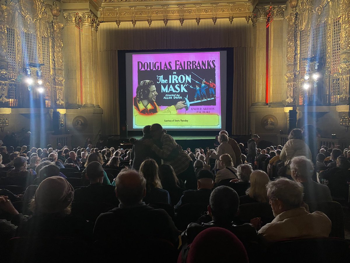 backlotsfilm's tweet photo. The beautiful Castro Theatre this evening at #SFSFF. Why anyone would want to take the seats out of this glorious place is baffling to me. #SaveTheSeats https://t.co/RSdHbVmYWm