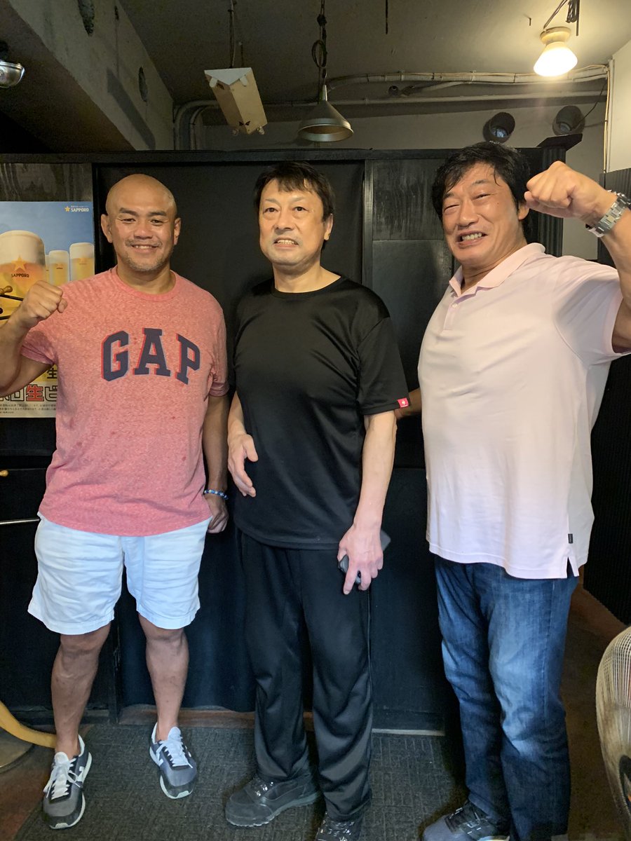 jun0917start's tweet photo. 川田さんのお店"麺ジャラスK"に行ってきました！

もともと小橋さんの奥様が行く予定だったので、それならみんなで行こう！と言う事で…やっと行けました。

川田さん、美味しかったです！ありがとうございました。

もちろん、ポスターの"ポ"の字も言えません！😅

 #ddtpro #秋山準
#ddt両国PR大作戦 https://t.co/hrNgMiJc68