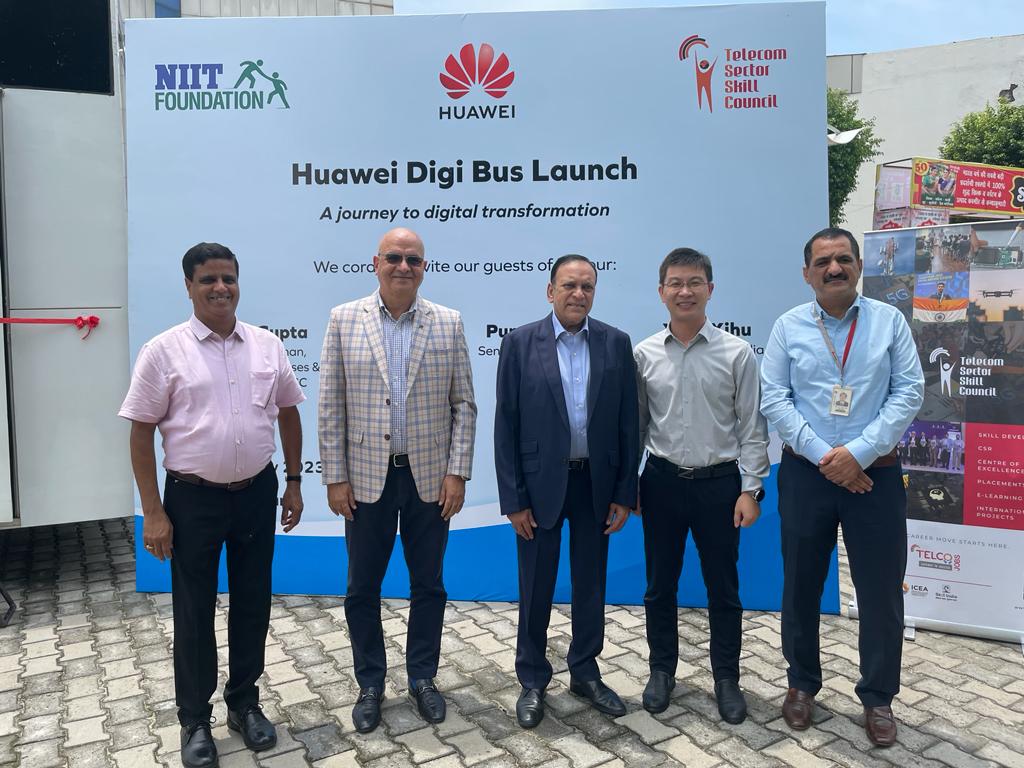 TSSCINDIA's tweet image. Skill on Wheels: The Skilling Digibus!

TSSC, in collaboration with Huawei and NIIT Foundation, has launched its #DigiBus.

This initiative addresses the lack of accessibility to skill development and training in remote areas.

#training #telecom #FutureOfEducation #DigitalSkills