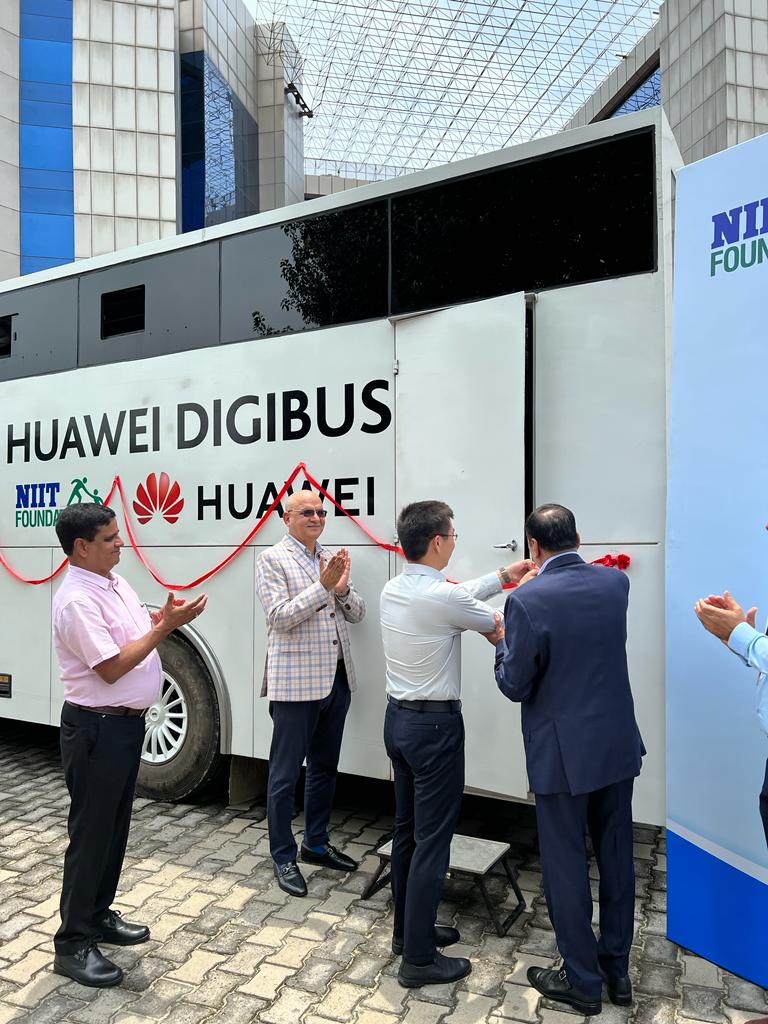 TSSCINDIA's tweet image. Skill on Wheels: The Skilling Digibus!

TSSC, in collaboration with Huawei and NIIT Foundation, has launched its #DigiBus.

This initiative addresses the lack of accessibility to skill development and training in remote areas.

#training #telecom #FutureOfEducation #DigitalSkills
