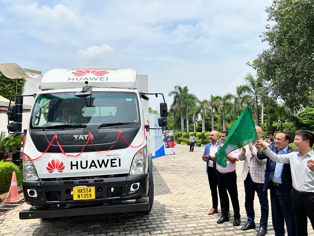 TSSCINDIA's tweet image. Skill on Wheels: The Skilling Digibus!

TSSC, in collaboration with Huawei and NIIT Foundation, has launched its #DigiBus.

This initiative addresses the lack of accessibility to skill development and training in remote areas.

#training #telecom #FutureOfEducation #DigitalSkills