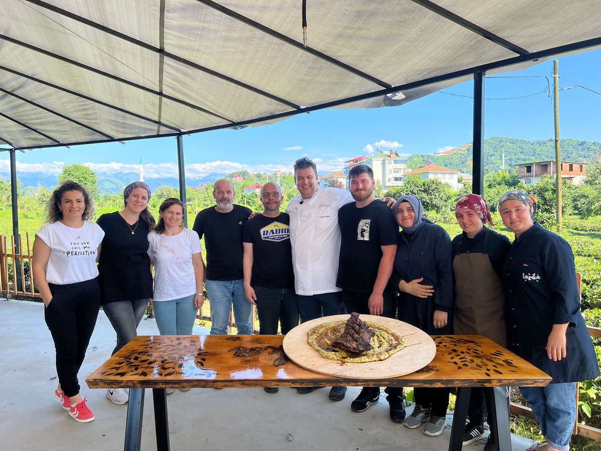 Claudio şef ile Kestane yaprağında Lazika Siyah çaylı kuzu but ve ısırgan otlu polenta ❤️ #eataly #lazika #çayhasatı