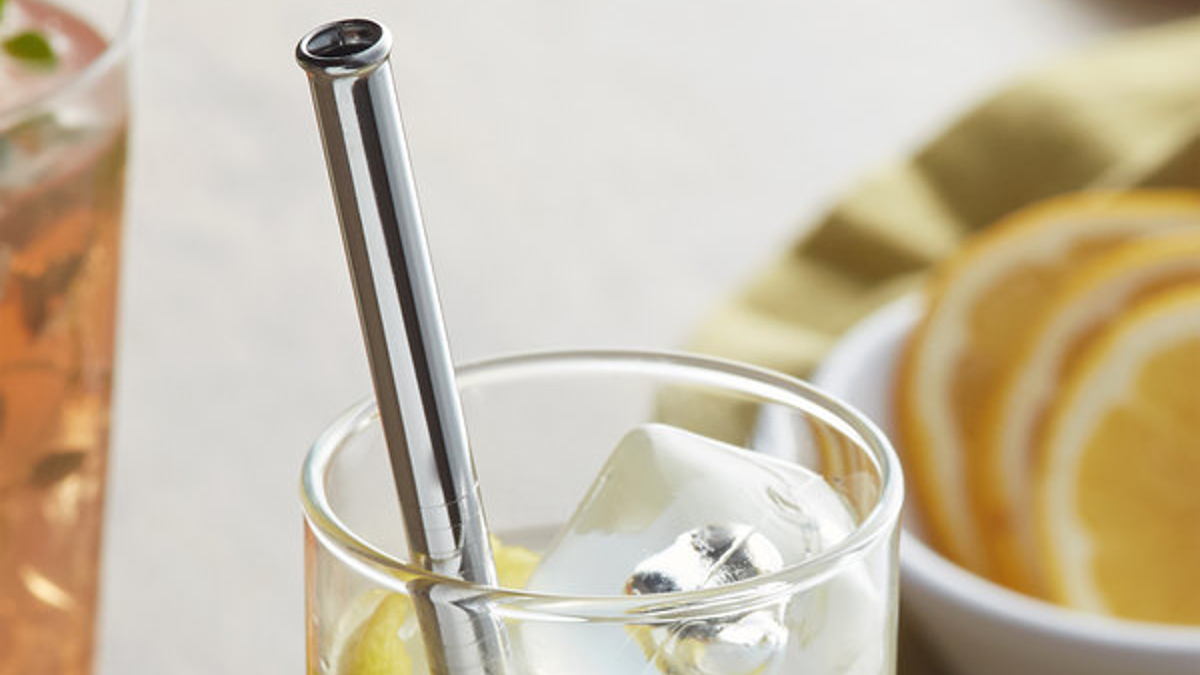 StainlessStraw's tweet image. Ditch the plastic straw and sip in style with Stainless Steel Straws. Our sleek and modern designs will add an elegant touch to your beverages while reducing plastic waste. #metalstraw #engravedlogo #CustomLogo