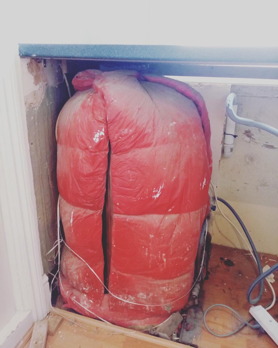 The_RyGroup's tweet photo. 2 x days into a brand new central heating system in flat in central Wimbledon. This property had no radiators, just an old cylinder heating there hot water. #NewBoiler #NewHeating #CentralHeating #Gas #Plumbing #Ry #RyGroup #RyGas #RySparks #RyBuild ๐๐ https://t.co/ef6v6HdrXw