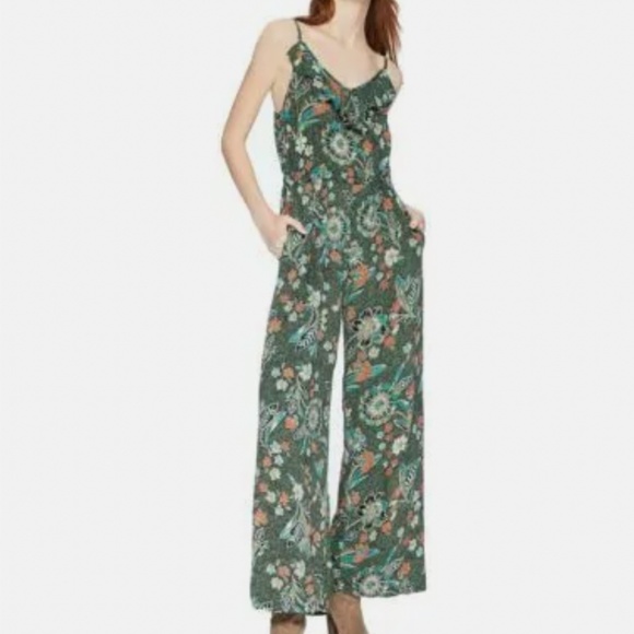 LobnerAnna's tweet photo. So good I had to share! Check out all the items I'm loving on @Poshmarkapp #poshmark #fashion #style #shopmycloset #funda #angie: https://t.co/KTrrQqdJzz https://t.co/xBvLPmogfD
