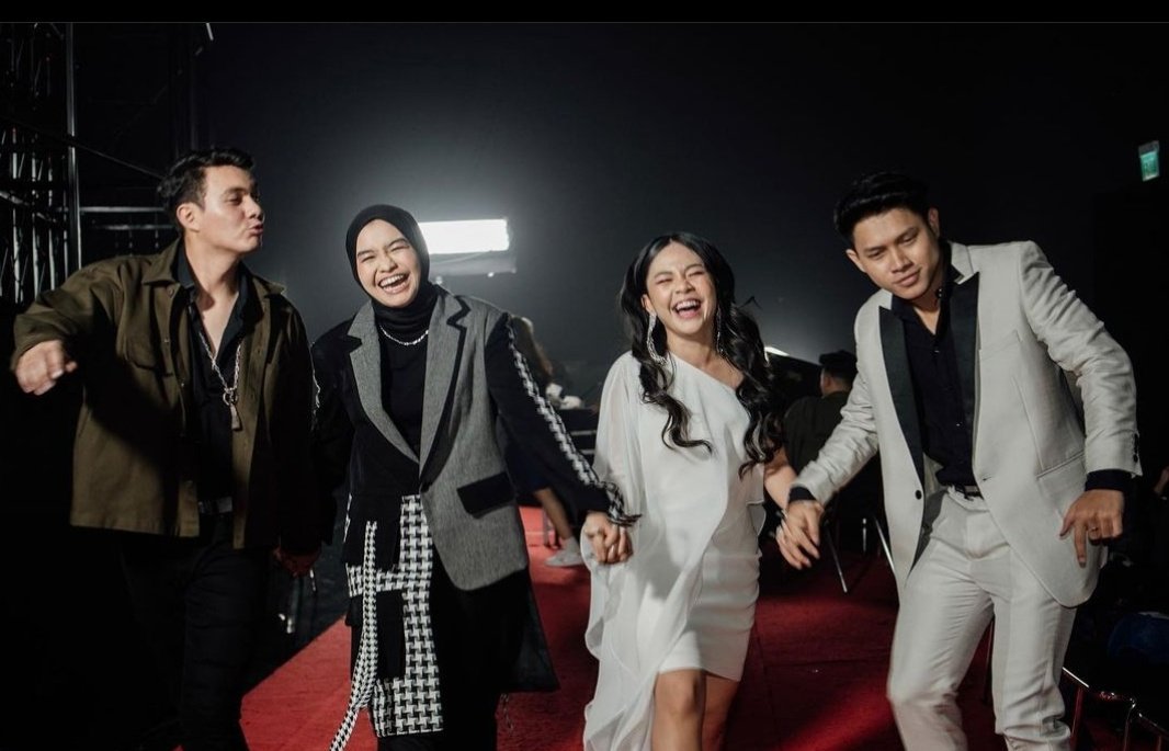 wennijuniarni20's tweet photo. Assalamualaikum pak prod @rekkoy
Pak bintang tamu minggu depan mak plato please 🥲🙏
#SalmaSalsabil #RonyParulian #nabilataqiyyah #NyomanPaul #NoviaSitumeang #PANAROMA #PASARIA https://t.co/dDsQrz2XUc