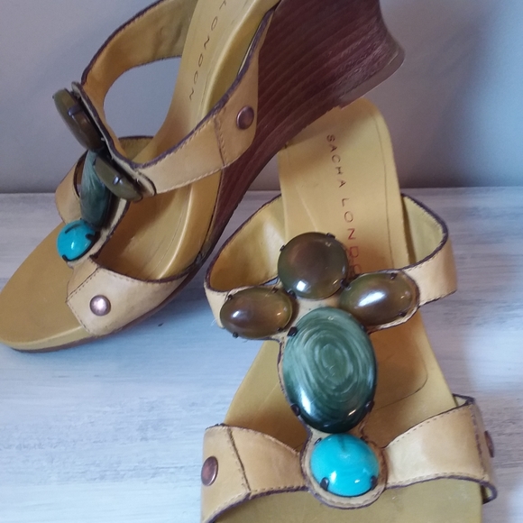 So good I had to share! Check out all the items I'm loving on <a href="/Poshmarkapp/">Poshmark</a> #poshmark #fashion #style #shopmycloset #ninewest #sachalondon: posh.mk/AYWPv6XooBb