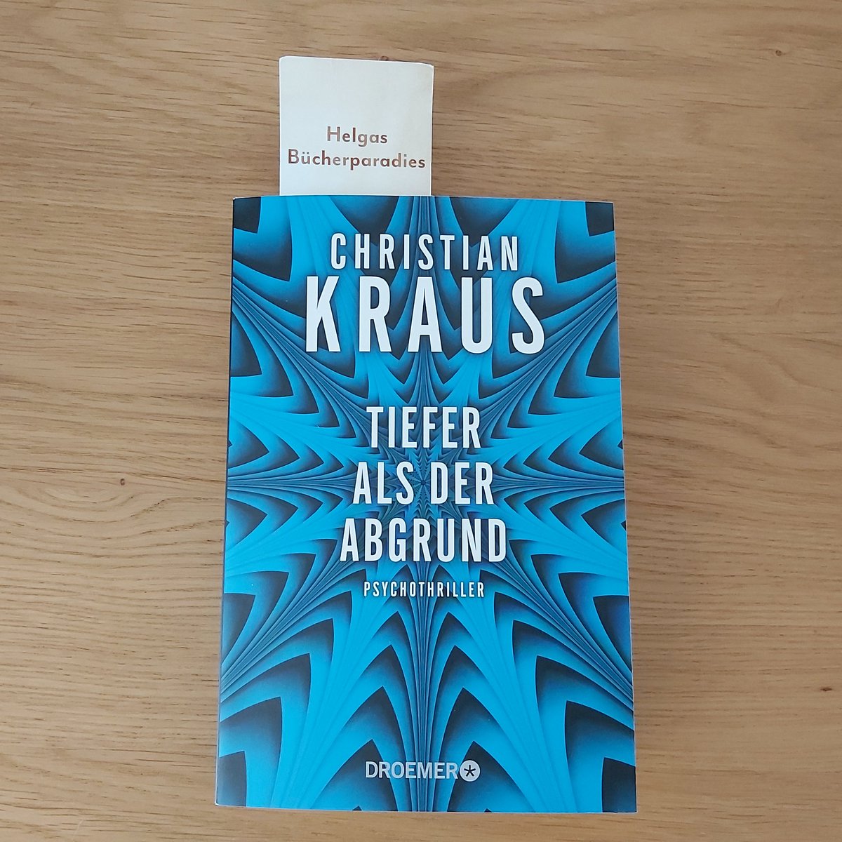 helgasbuecher's tweet photo. Dieser Psychothriller von Christian Kraus hat mich absolut begeistert und überzeugt @KnaurVerlag
https://t.co/AwOKMx8UvR
#helgasbuecherparadies #Buchblogger #rezensionen #Buch #lesen #bookstagram #frauenlesen #thriller #Christiankraus #droemer https://t.co/LdJs2dC2rd