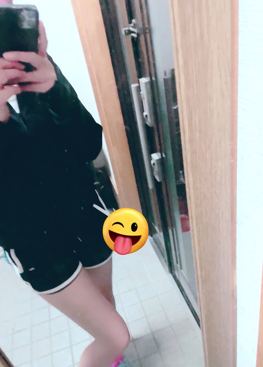 mi_cha_0817's tweet photo. 夕方5時から16時間勤務😢
つらすぎー！暑すぎてヤバい https://t.co/fAoyG5D0A2