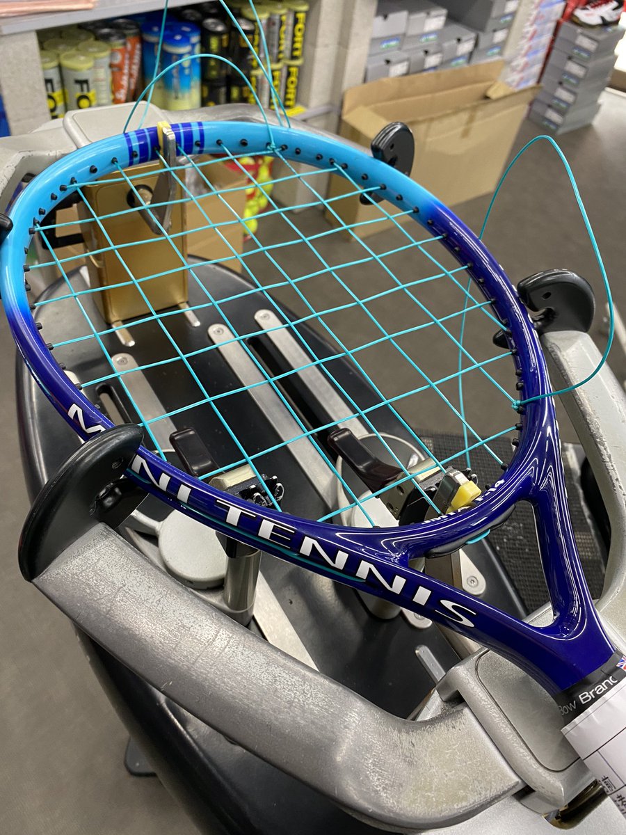 tennisshopMs's tweet photo. ミニテニスの張り替え

ラケットも種類が少ないため皆様ラケット、ガット、張り方でたくさん試行錯誤されています！

画像の張り方は縦、横倉一本抜きで張ってます！
競技してる方一度是非試してみてはいかが！普段のと全然変わるそうですよ！！！

#ミニテニス
#テニスショップエムズ https://t.co/EnpHDfy8pf