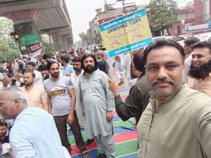 VOT_official_PU's tweet photo. Pending regularization of SSEs and AEOs is a grave injustice that cannot be overlooked.Their future hangs in uncertainty,and it's time 4 Govt to take responsibility. 9 years is far too long to leave dedicated educators in limbo. Shame on the Govt 4 this neglect
#چلو_چلو_لاہور_چلو https://t.co/Scv5CbMIki