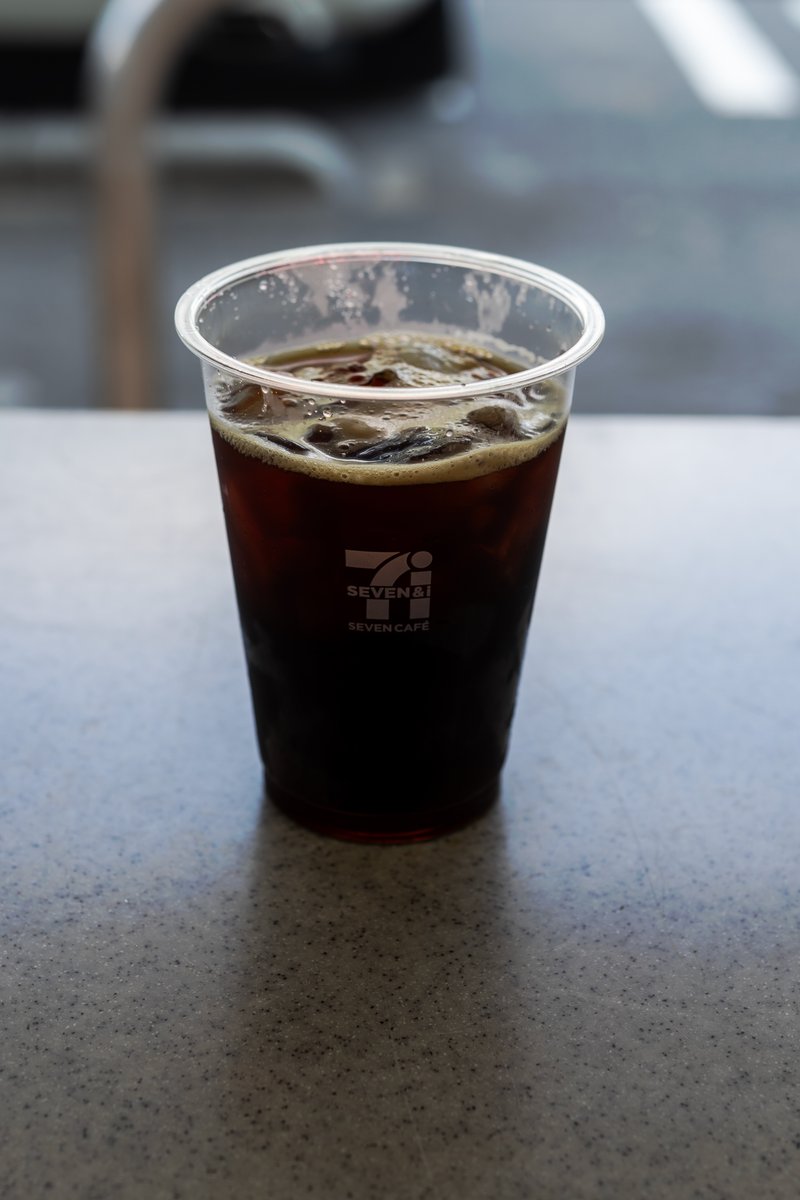 Dakiny's tweet photo. 午後3時なのでコーヒーブレイク。
7カフェのコーヒーはアイスもホットも、コクはあるけど苦くないストロング一択。
#横浜市 #青葉区 #セブンイレブン #7カフェ
#SONY #α7C #CarlZeiss #Batis #Batis40 #Batis40CF https://t.co/BeWmWoIfB5