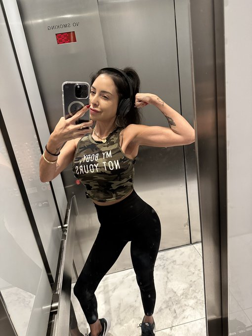 Wholesome photos https://t.co/oZAF35p8g7<a href="/tag/happygirl"class="tags"><span>#happygirl</span></a>