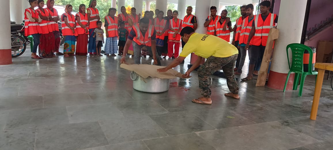 DefenceOdisha's tweet image. Trg on Disaster Management ti Shelter Level Task Force at different MCS of Balasore Distict by @osdmaodisha and trg imparted by the Master Trainer of Civil Defence Odisha. @IPR_Odisha @CMO_Odisha @SRC_Odisha @SecyChief @homeodisha @DMKhordha @PMOIndia @ndmaindia @OdishaFS_HGs_CD