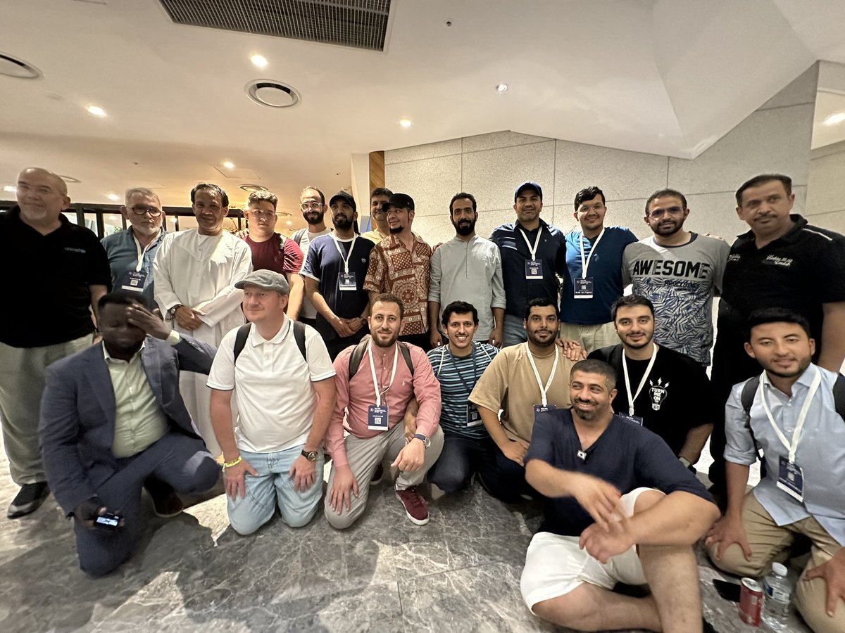 Hudadeafstudies's tweet photo. المؤتمر الاتحاد العالمي للصم في 11-15 يوليو في جيجو ، كوريا الجنوبية. يوجد أكثر من 1500 من الصم وضعاف السمع من جميع أنحاء العالم. نلتقي معًا ونتواصل بإشارات من لغاتنا المختلفة. إنه لقاء جميل للغاية وتحدي رائع.#WFD#DeafYouthGroup #shiorgsa https://t.co/JMk9lHqdnL