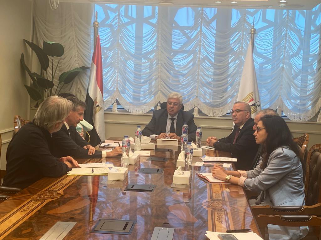 AUF_MoyenO's tweet photo. 🇪🇬Réunion avec le Ministre de l'enseignement sup. et de la recherche scientifique, Pr Ayman Ashour, consacrée à un grand projet en Égypte dans le domaine de la santé pour lequel l'@auf_org mobilise la #CIDMEF, avec M. Dumas, ancien Doyen, et Mme Lougué-Sorgho, ancienne Ministre. https://t.co/ekd9wYhXMI