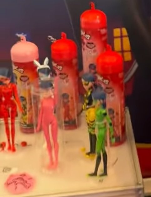 LadyMartinette's tweet photo. Probably we're going to have new Marinette transformation surprise!
#playmates #miraculous #toys #dolls #mlbtwt #MiraculousLadybug #MLBS5 #MLBS5Spoilers https://t.co/alXsrODwbp