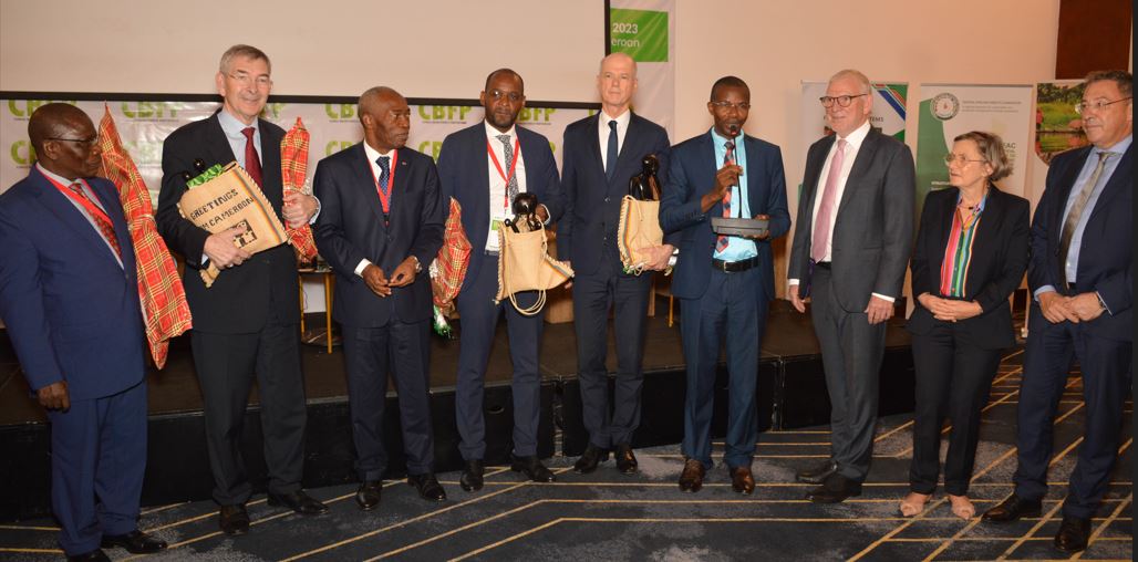 cbfp_pfbc's tweet photo. The official handover ceremony from the Federal Republic of Germany to the Co-Facilitation France Gabon took place on 12 July 2023 in Cameroon
@presseambafr #2cmtt https://t.co/4RGsRUVQrQ