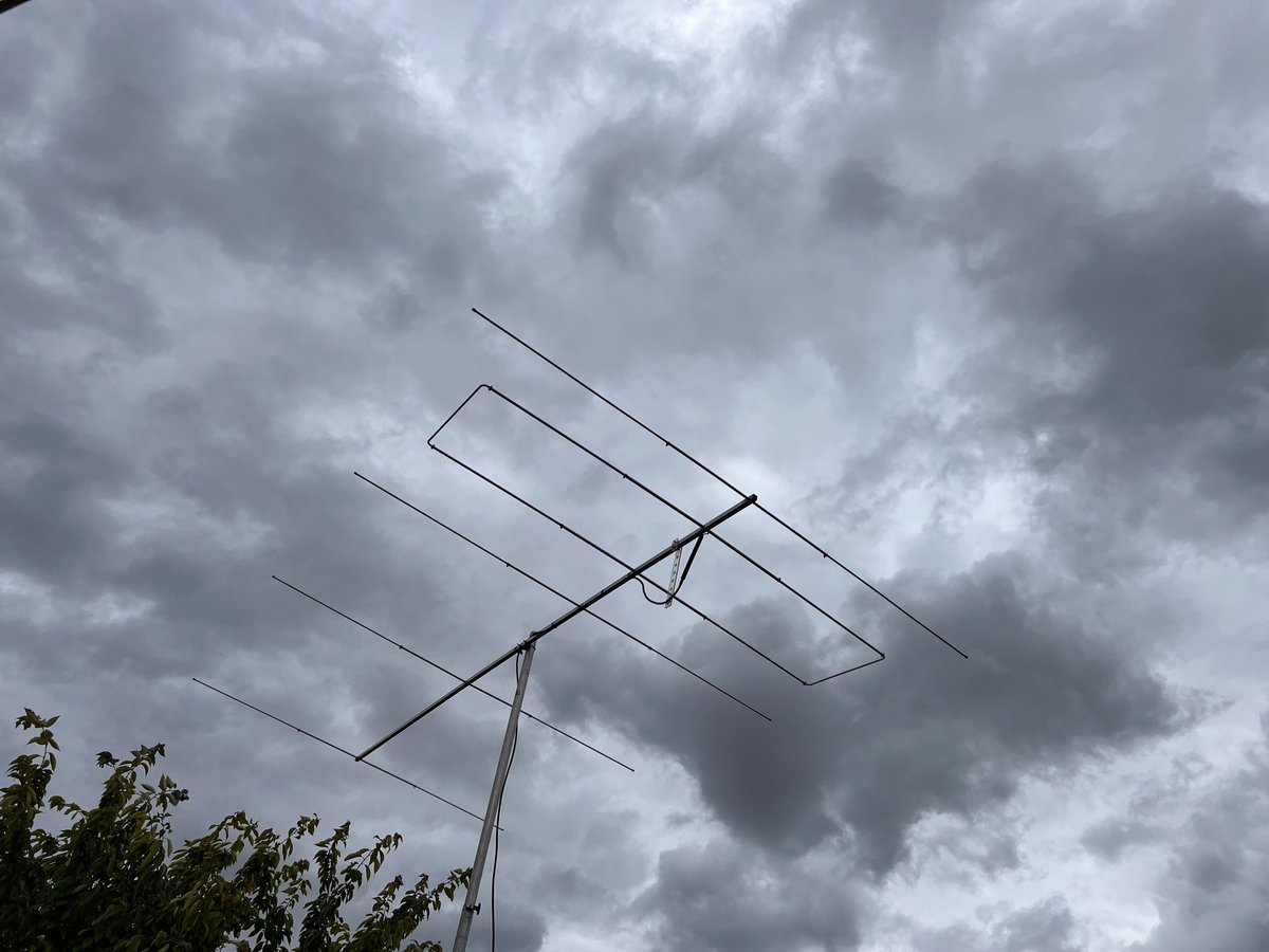 G0KSC's tweet photo. Something new to come? A new, lighter and improved 5el 50MHz Low Noise LFA Yagi - The LFA-4. 4.3m boom . No matching device so no matching losses. closed loop feed with DC ground means a quieter antenna with RX protection and Band Pass Filter (BPF) characteristics #hamr https://t.co/oOcFFhv8RH