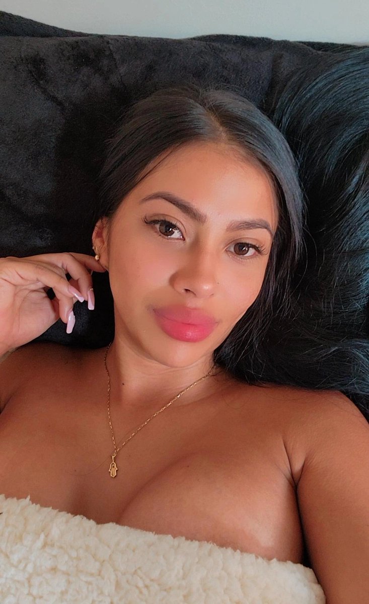 YekaGomez10's tweet photo. AQUI 🤤 https://t.co/TNihpVRgri https://t.co/Gvalx2BEkk