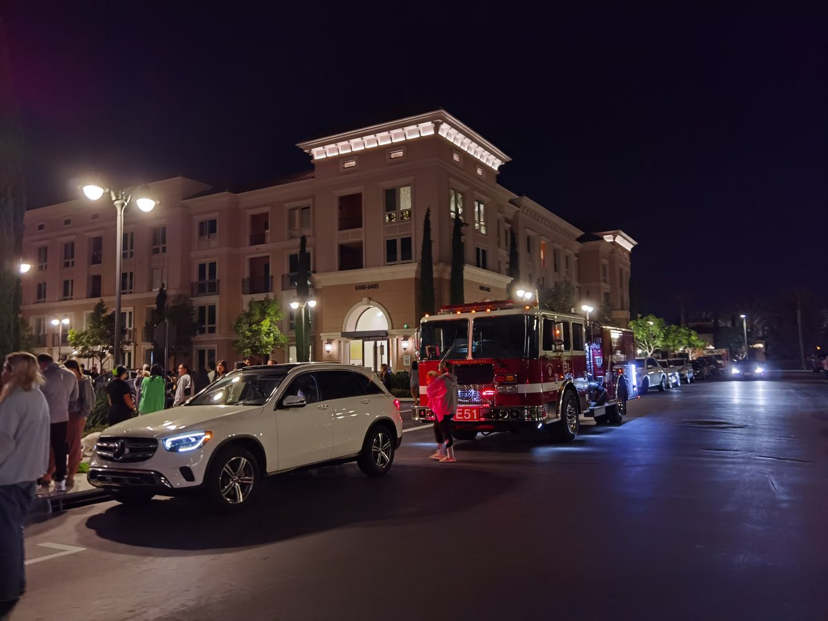 Ms_Ruyi's tweet photo. Irvine is on fire??? Who know what happened? I am in Promanede. https://t.co/X2KQ6Oyvv0